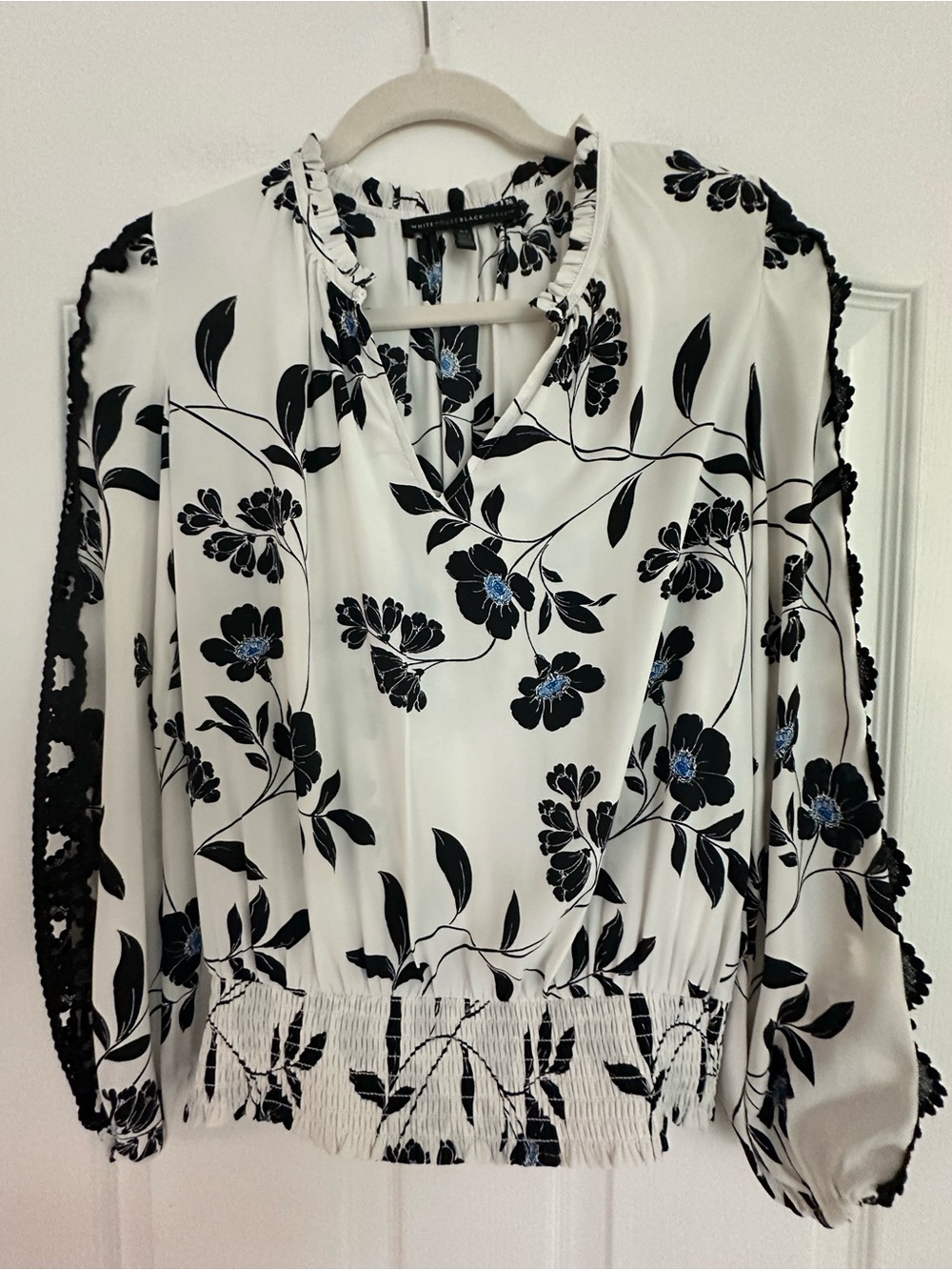 White House Black Market NWOT Black & White Floral Long-Sleeve Blouse